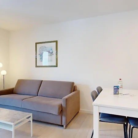 Appartementhaus Binzer Sterne 16 *